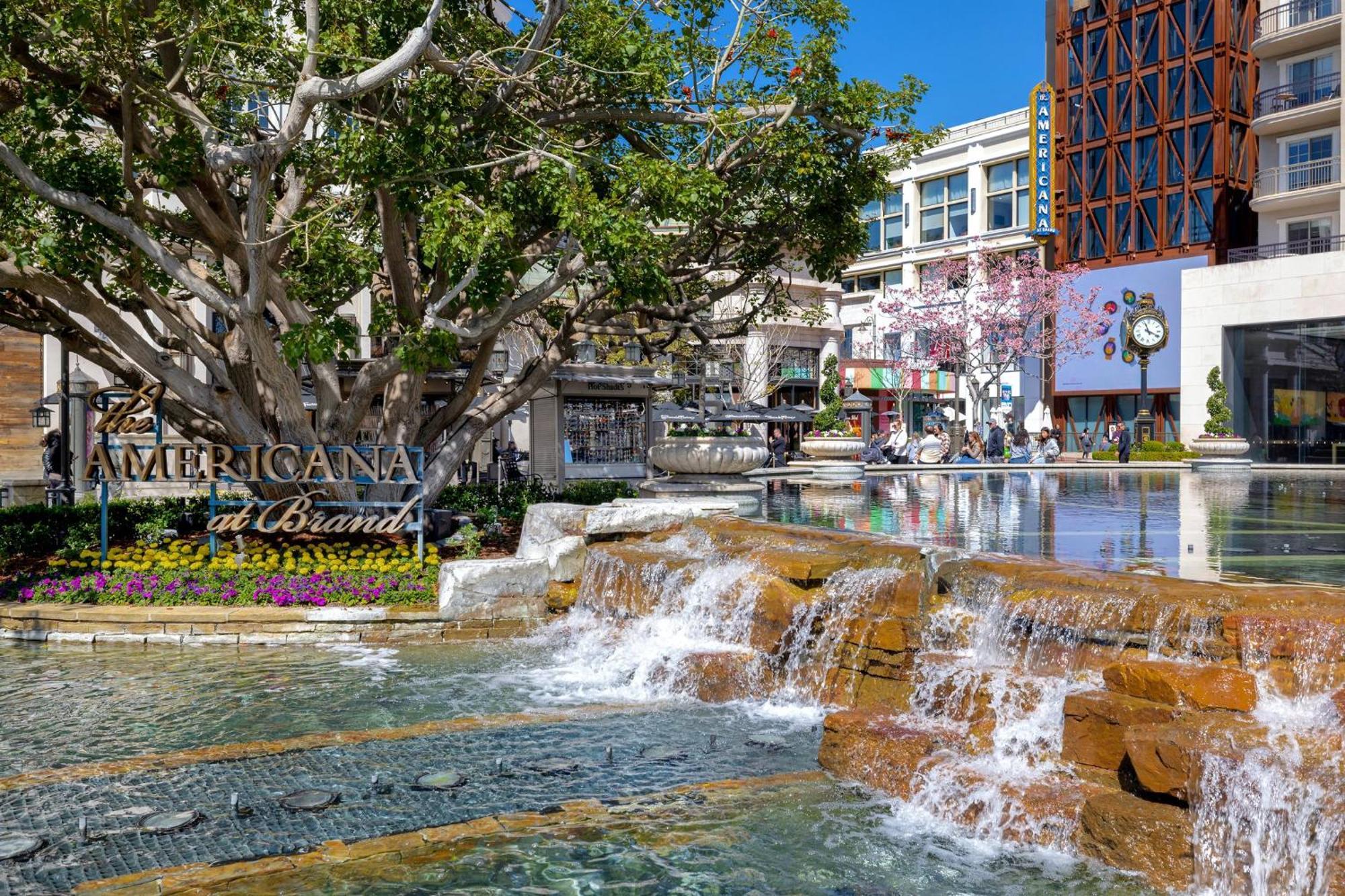 Holiday Inn Express & Suites - Glendale Downtown Exteriér fotografie